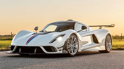 HENNESSEY VENOM F5 REVOLUTION JE NA OKRUHY ZAMERANÁ NOVINKA. VPRED JU ŽENIE 1843 KONÍ