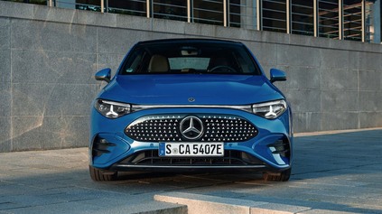 EURÓPSKE AUTO ROKA 2026 JE PO 52 ROKOCH OPÄŤ MERCEDES! NA TRÓNE STRIEDA RENAULT 5