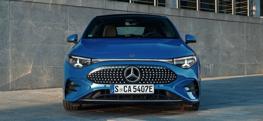 Európske auto roka 2026 je po 52 rokoch opäť Mercedes! Na tróne strieda Renault 5