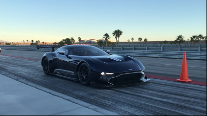 Bývalý Stig prehnal Aston Martin Vulcan na okruhu