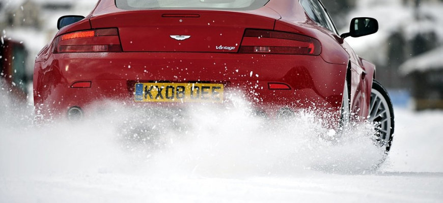 Aston Martin ON ICE - škola šmyku inak