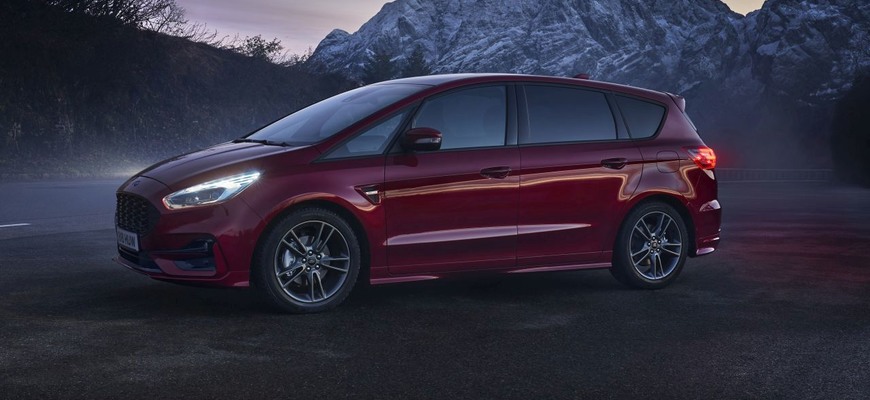 Modernizovaný Ford S-Max sa nevyhol elektrifikácii. Je z neho hybridný minivan