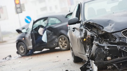 SPÁCHALI POISTNÝ PODVOD S AUTAMI. BIZARNÉ ODHALENIE, ZRADILI ICH VLASTNÉ DETI BEZ VODIČÁKOV