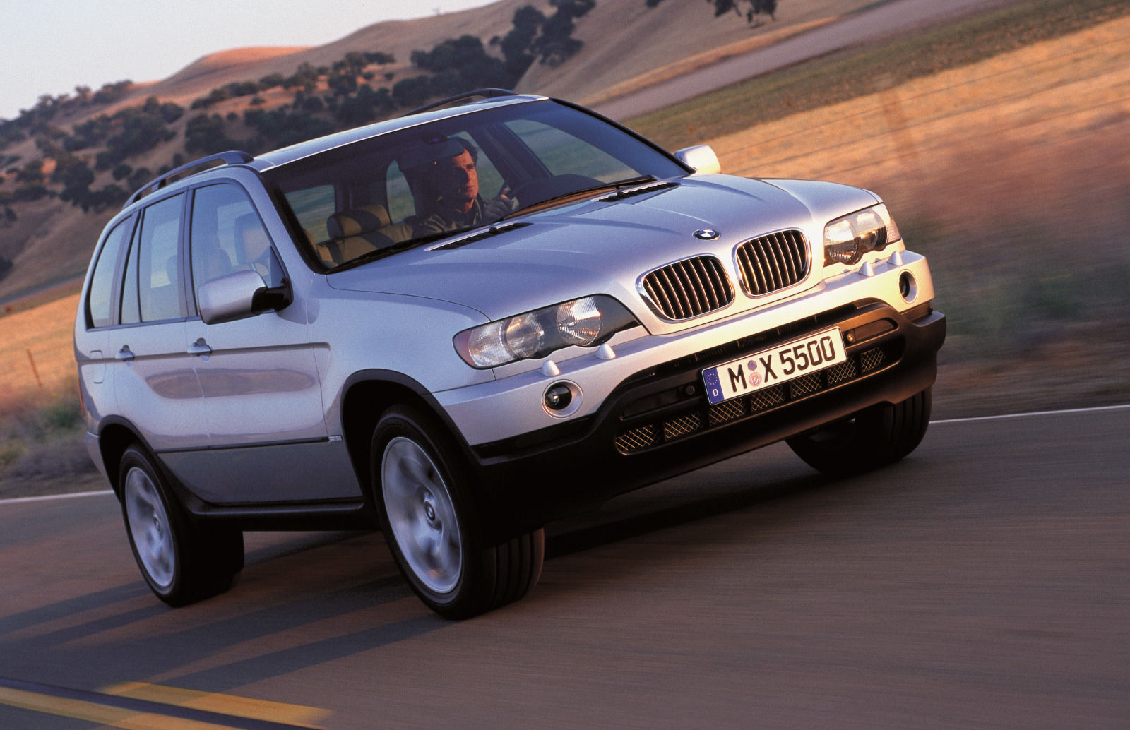 100 rokov BMW - v roku 1999 BMW ohlasilo vznik novej kategorie sportovych SUV znamych ako SAV