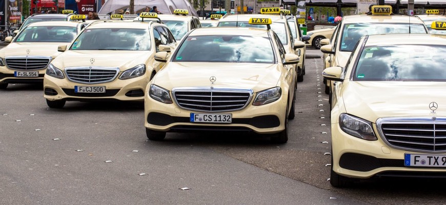 Taxikárska legenda končí. Mercedes prestane vyrábať béžovú triedu E, na vine je malý záujem