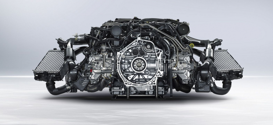 Röhrl kritizuje nové turbo motory Porsche. Sám si kúpil ešte atmosféru.