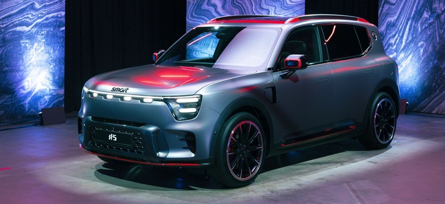 Smart Brabus je späť. Z obratného mestského mini je tank s dynamikou Porsche 911