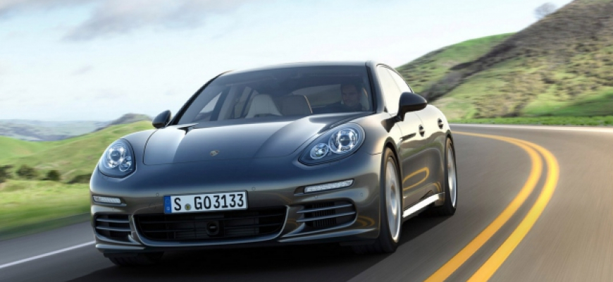 Porsche Panamera pre rok 2014 bude výkonnejšia a menej smädná, hybrid zaparkujete i do zásuvky