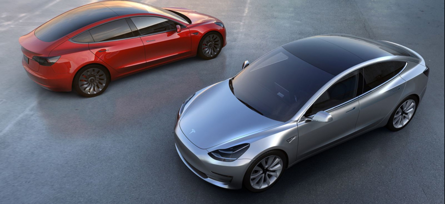 Automobilka Tesla chce o dva roky robiť pol milióna áut. V r2020 už milión.