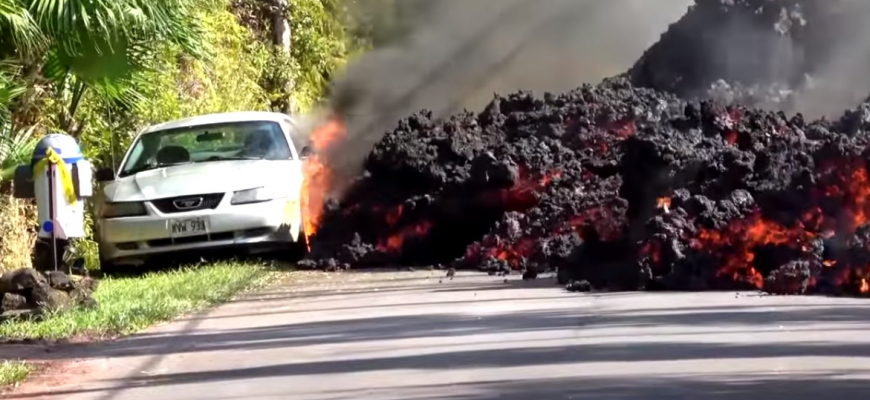 Starší Ford Mustang doslova pohltila ničivá láva!