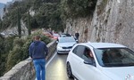 Absurdná dopravná zápcha pobláznila internet! Autá sa vyblokovali, motoristi len bezradne zazerali