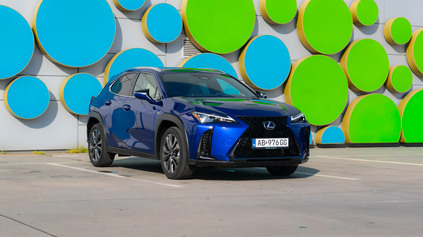 TEST LEXUS UX 300H KIZUNA F: ROZLÚČKA V ŠTÝLE, ŽE MU ODPUSTÍTE AJ MALÝ KUFOR