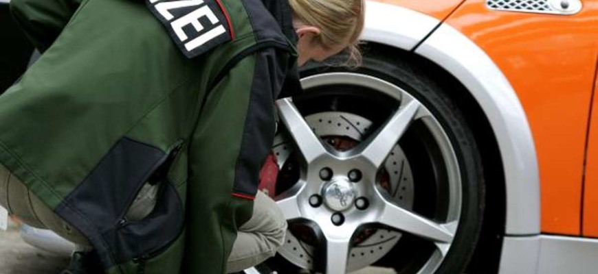 Nemecká polícia na zraze zabavila upravené autá. Hrozí to aj na Slovensku?