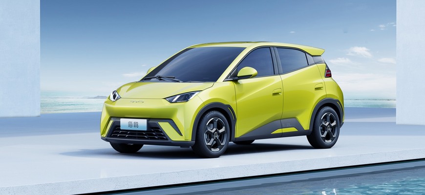 Obavy z cenovo dostupných čínskych elektromobilov? V Amerike majú možno riešenie