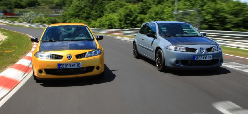 Renault Megane R26.R dáva na frak Fordu Focus RS