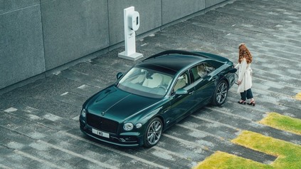 Doba si ho vyžiadala. Bentley Flying Spur Hybrid dostal malý šesťvalec a nálož batérií