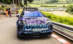 Nové elektrické Porsche Cayenne vyrazilo na trať pretekov do vrchu Shelsley Walsh