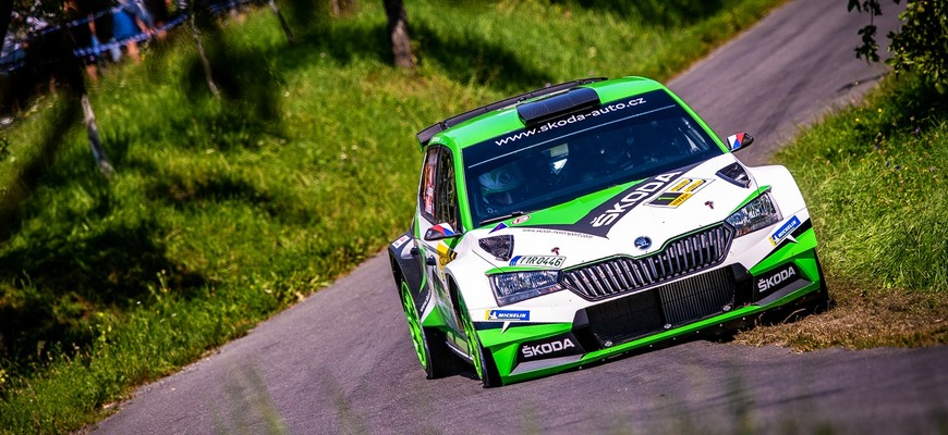 Superrýchla Valašská Rally 2020 ponúkla skvelý súboj až do konca medzi Kopeckým a Pechom