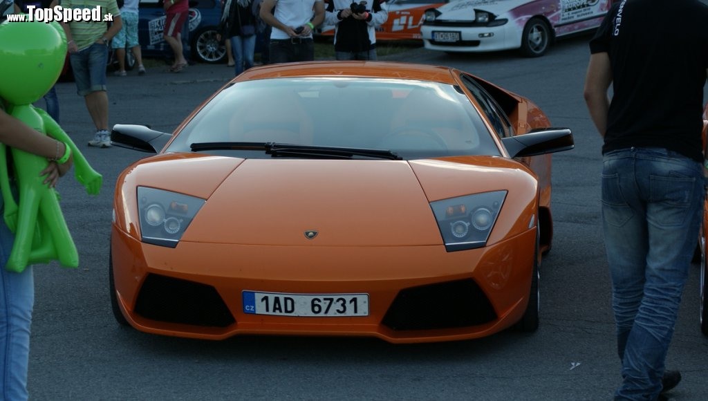 NAJ DRAHŠIE AUTO AKCIE! Lamborghini Murcielago. Nepoviem vám to presne, ale toto auto je za cca 260 - 290 tisíc €. Viete v čom je problém? Žiaden majiteľ to nechce povedať nahlas...