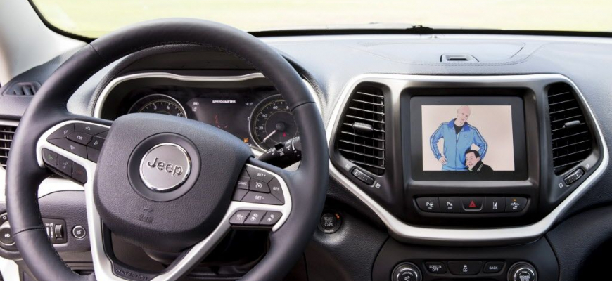 Hackli Jeep Cherokee, auto riadili cez internet!