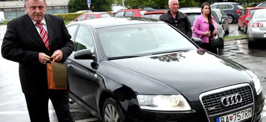 Mečiarova Audi A8 W12? Luxusná limuzína z Úradu vlády sa po rokoch objavila v Česku