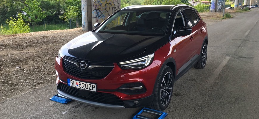 Opel Grandland X Hybrid4 4x4 test