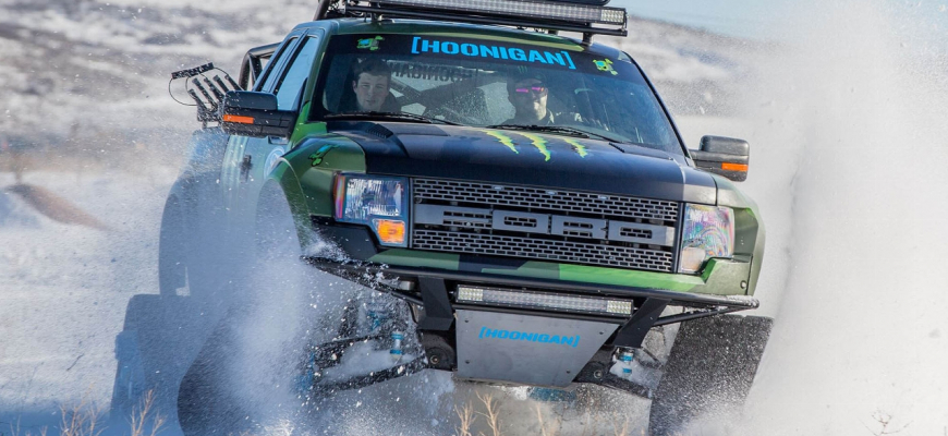 Ken Block na zasnežených svahoch s Fordom F-150 Raptor