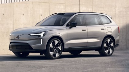 NOVÉ VOLVO EX90 JE ELEKTRICKÝ NÁSTUPCA XC90. MÁ 517 KONÍ A SĽUBUJE DOJAZD 600 KILOMETROV