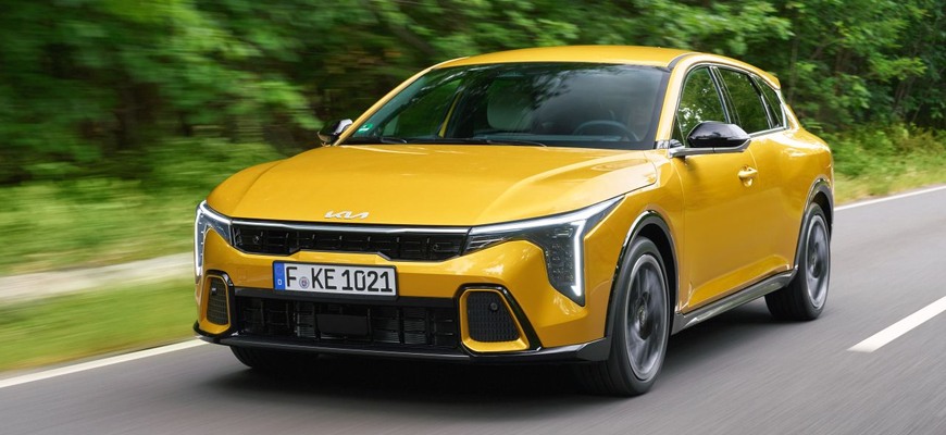 Volkswagen Golf a spol. majú veľký problém. Nová Kia K4 má slovenské ceny!