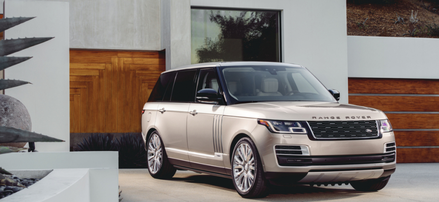 Dlhý Range Rover môže mať v sedadlách lávové kamene a zatváranie na gombík