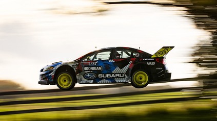 Gymkhana 11 priniesla skvelého Travisa Pastranu, ktorý šialené Subaru STI zmenil na Air Force One