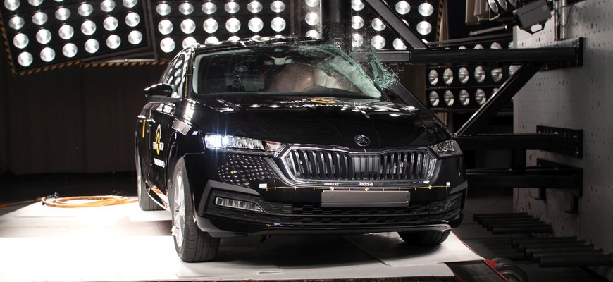 Škoda Octavia má za sebou testy Euro NCAP. Hodnotenie jej kazia výsledky za bočné nárazy