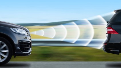 PREČO V SLUŽOBNÝCH AUTÁCH ZAKAZUJÚ POUŽÍVAŤ ADAPTÍVNY TEMPOMAT?