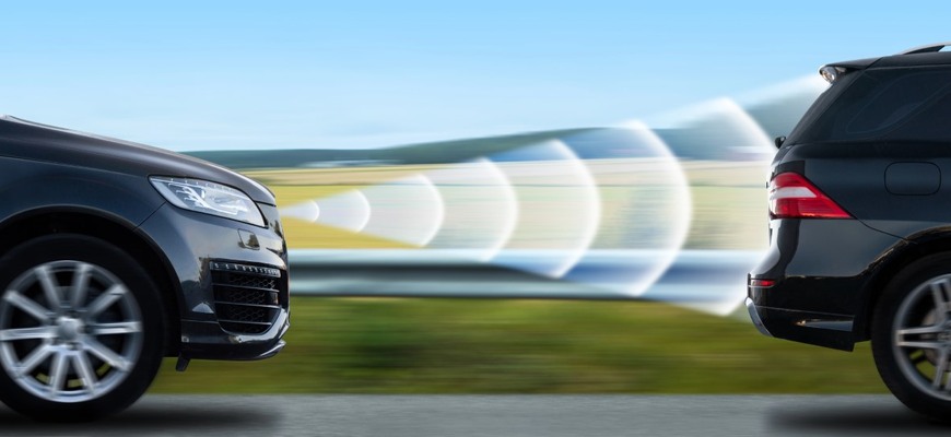 Prečo v služobných autách zakazujú používať adaptívny tempomat?