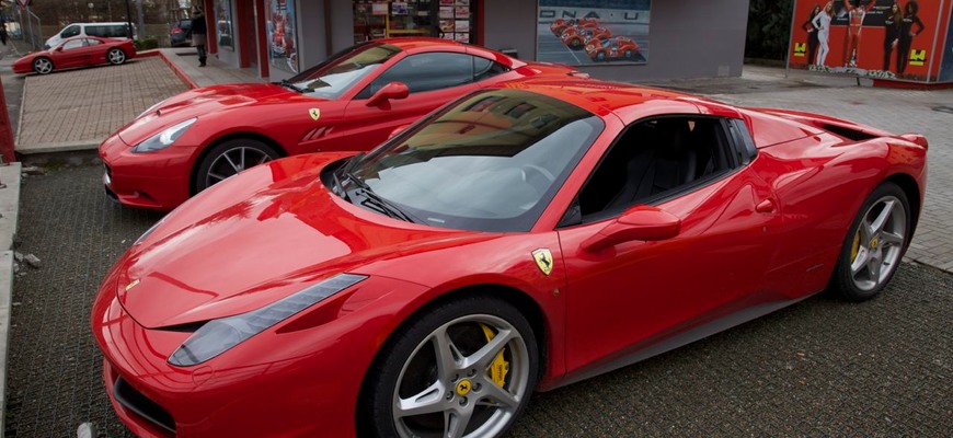 Požičovne Ferrari obyvateľov Maranella otravujú hlukom. Prídu obmedzenia