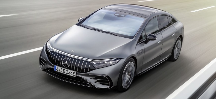 Mercedes stratil titul kráľ prémiového segmentu. Z trónu ho zosadil odveký rival