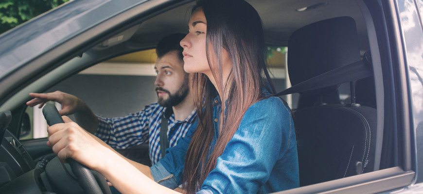 Sú mladí väčšou hrozbou na cestách? Praktické skúšky v autoškole nezvláda čoraz viac žiakov