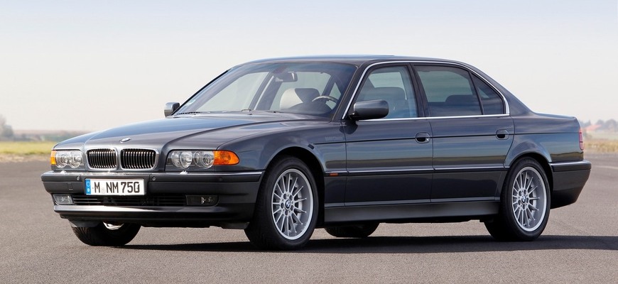 Klasické BMW radu 7 E38 už môže dostať veteránske značky, tipovali by ste mu 30 rokov?