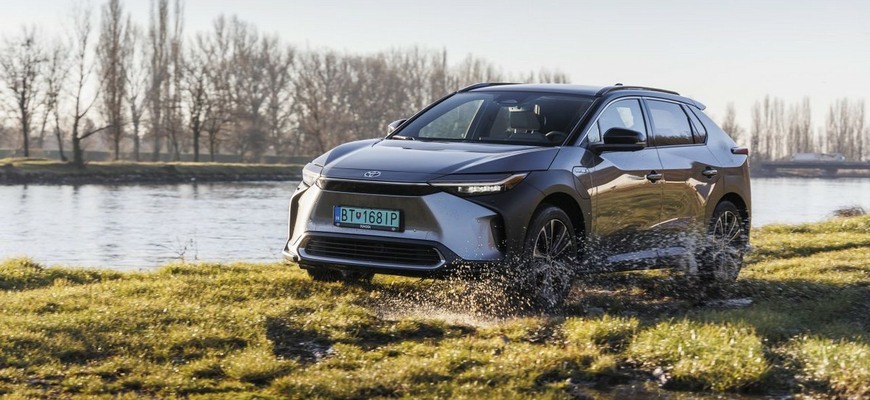 Modernizovaná Toyota bZ4X má vylepšenia. Hlavným je rýchlejšie nabíjanie v zime