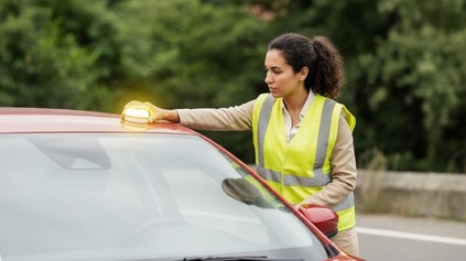 BUDE MAJÁK NAMIESTO VÝSTRAŽNÉHO TROJUHOLNÍKA POVINNÝ AJ NA SLOVENSKU?
