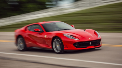 FERRARI 812 SUPERFAST ZDOLALO NÜRBURGRING ZA 7:24