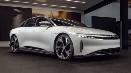 Šéf Lucid Motors tvrdí, že v technologických pretekoch sú pred konkurenciou, možno aj pred Teslou