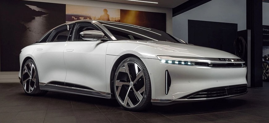 Šéf Lucid Motors tvrdí, že v technologických pretekoch sú pred konkurenciou, možno aj pred Teslou