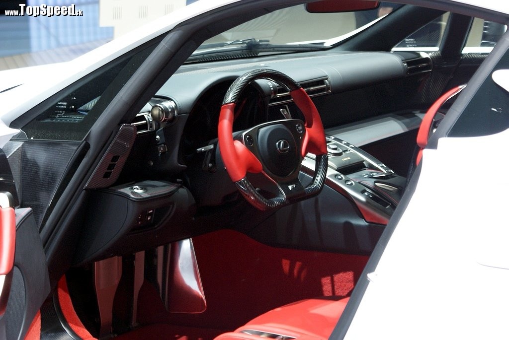 Lexus LF-A má bezkonkurenčný interiér. Či už dizajnom alebo vypracovaním.