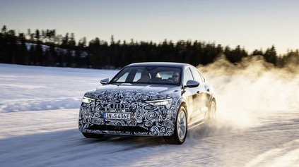 Audi e-tron čaká facelift, testy absolovovalo na ďalekom severe
