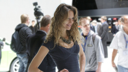 AUTOSALÓN ŽENEVA SÚ AJ HOSTESKY. POZRITE SI ICH GALÉRIU!