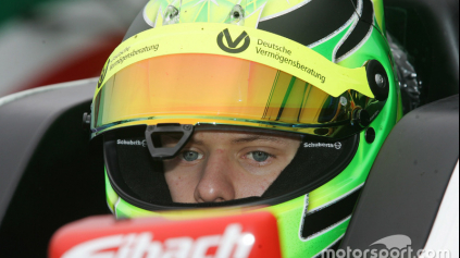 Mick Schumacher vyhral hneď prvé preteky v talianskej F4