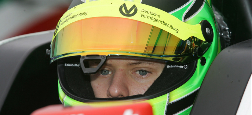 Mick Schumacher vyhral hneď prvé preteky v talianskej F4