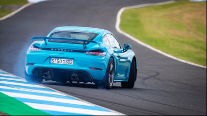 Porsche 718 Cayman GT4 RS by mohlo dostať až 500 koní