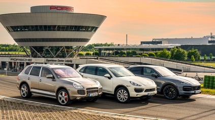 PORSCHE CAYENNE MÁ 20 ROKOV, OSLAVUJE SPOLU SO SESTERSKÝM TOUAREGOM